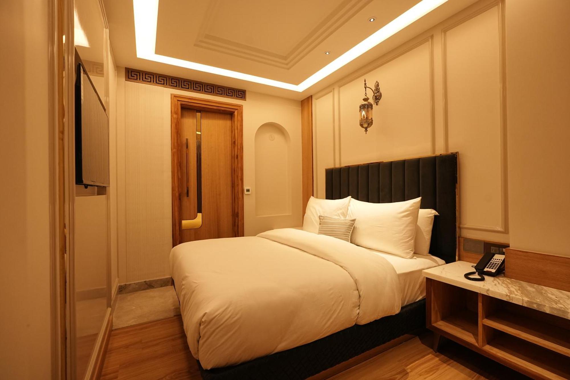Empire Platinum Suites Nuova Delhi Esterno foto