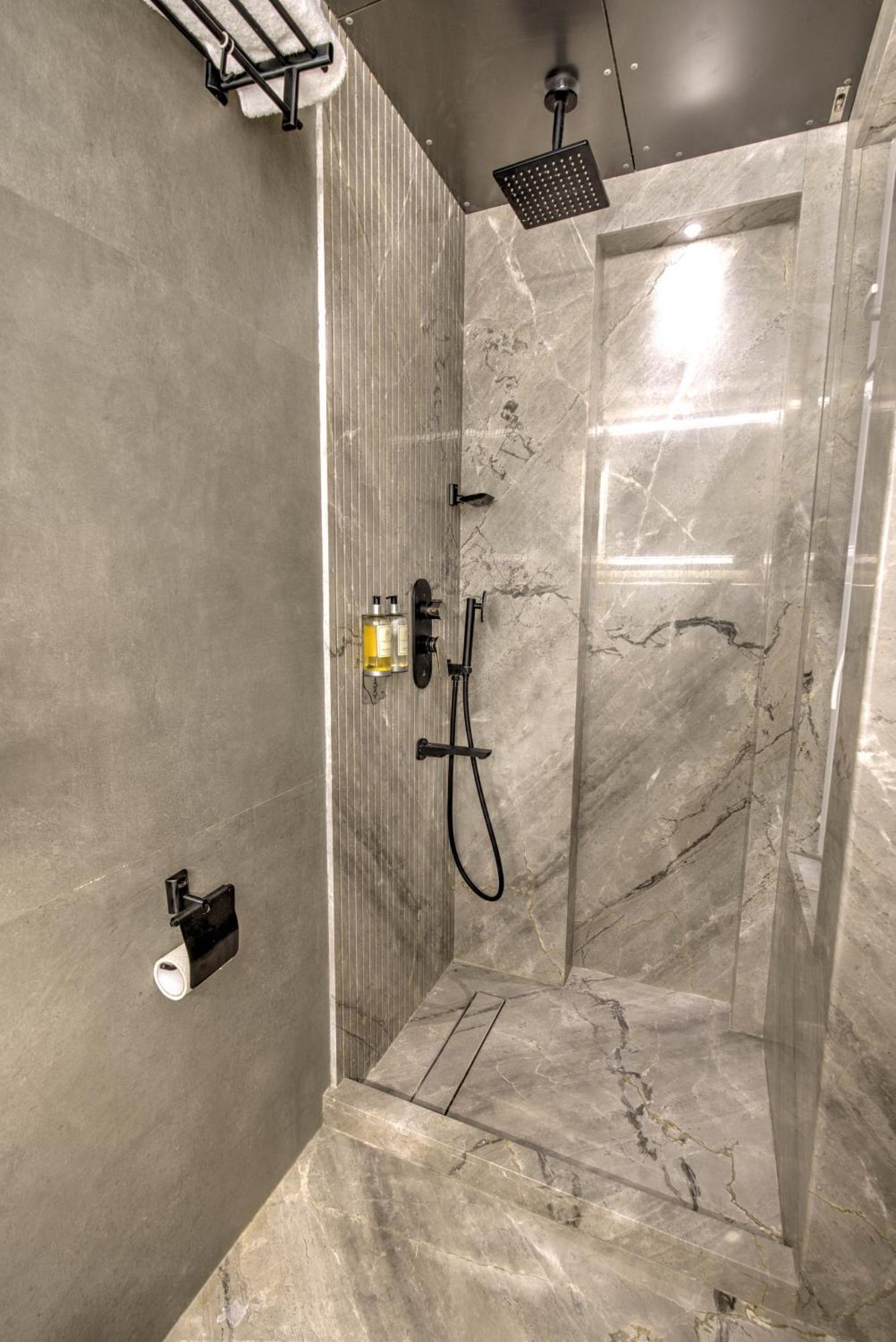 Empire Platinum Suites Nuova Delhi Esterno foto