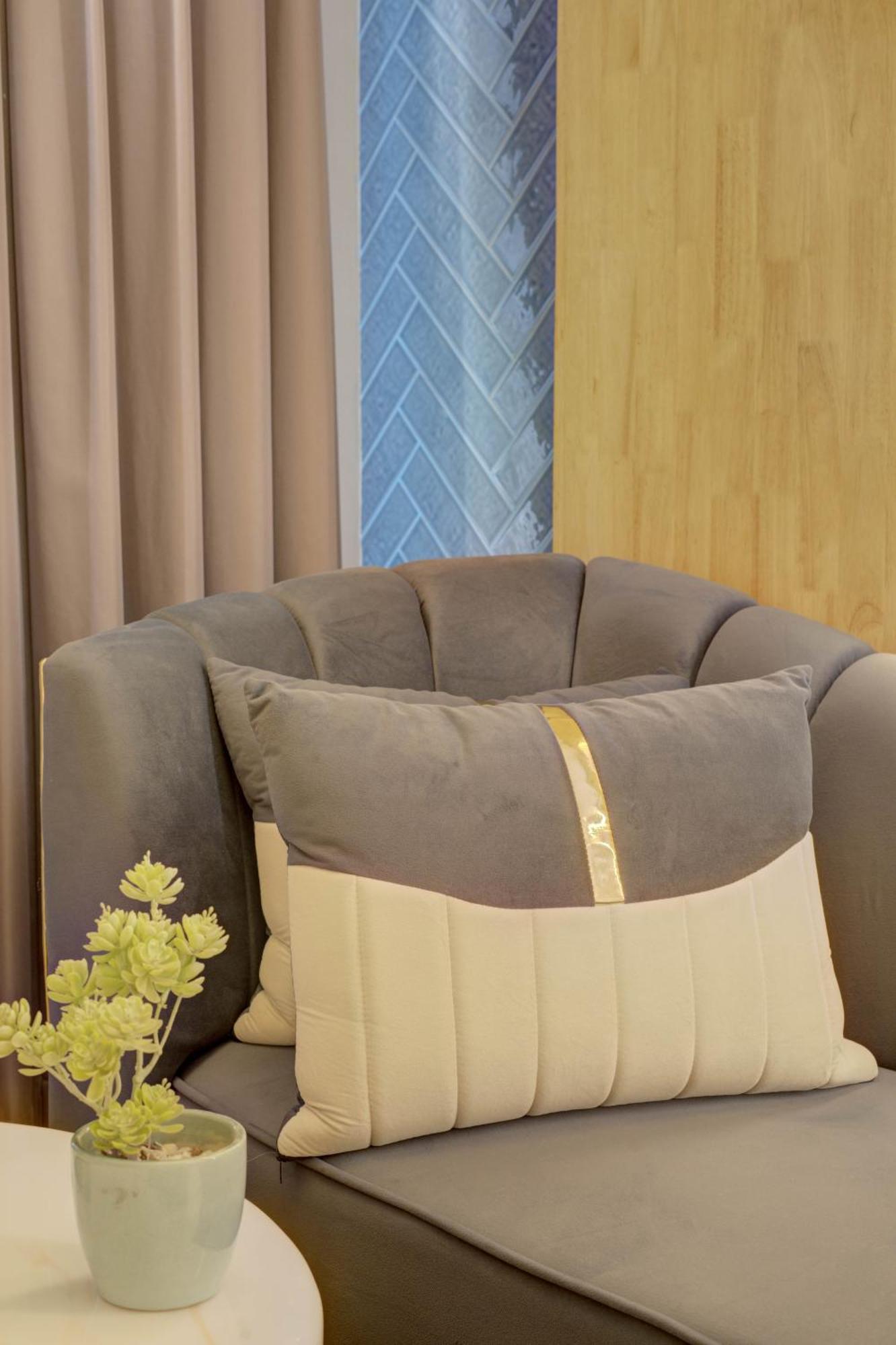 Empire Platinum Suites Nuova Delhi Esterno foto