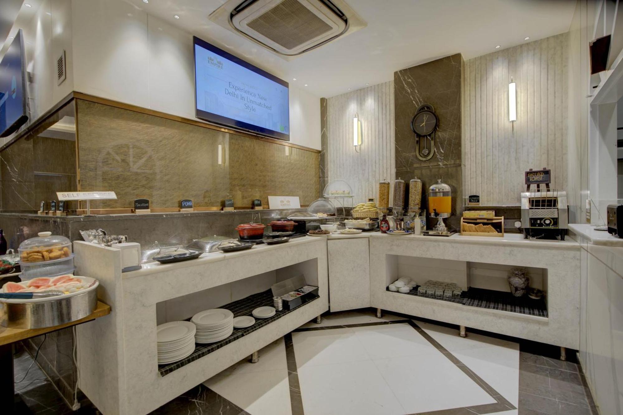Empire Platinum Suites Nuova Delhi Esterno foto